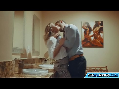 ❤️ Cando unha loura tetona seduce nun baño público ️ Super porno en % gl.verhentai.ru % ❌️❤